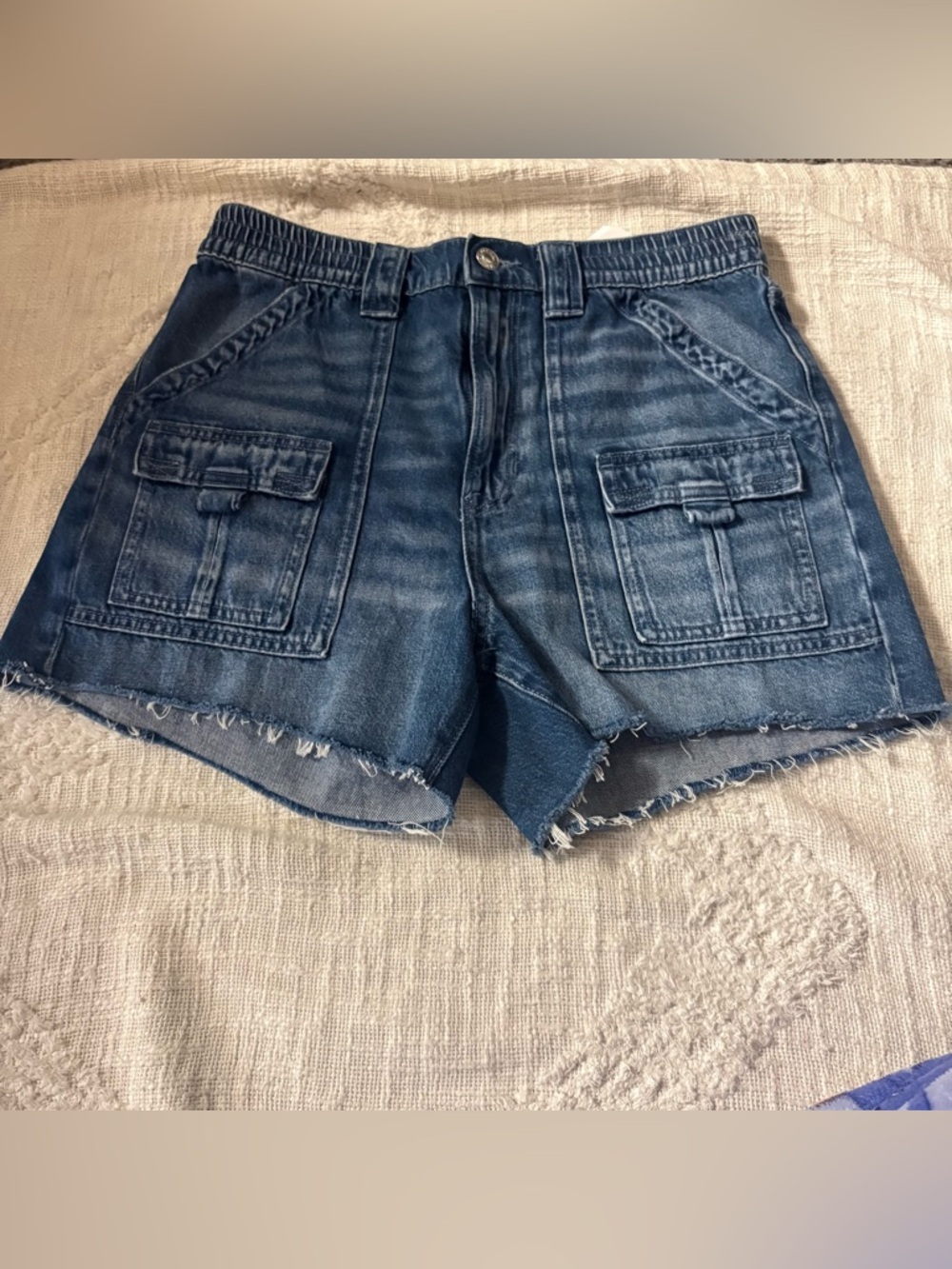 American Eagle Outfitters Size 6  Cargo Shorts with Frayed Hem Brand new w tags